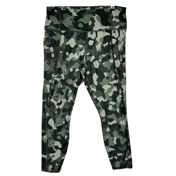 Athleta Pants - Athleta Lightning Camo 7/8 Tight with Pockets Size Large